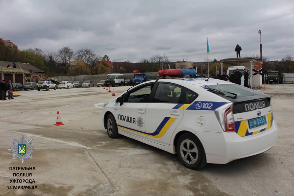 Визначено переможця у змаганнях з автомобільного слалому серед патрульних (ФОТО)