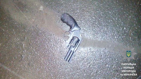 Поблизу "П'яного базару" в Ужгороді затримали чоловіка, що на ринку стріляв з "травмата"