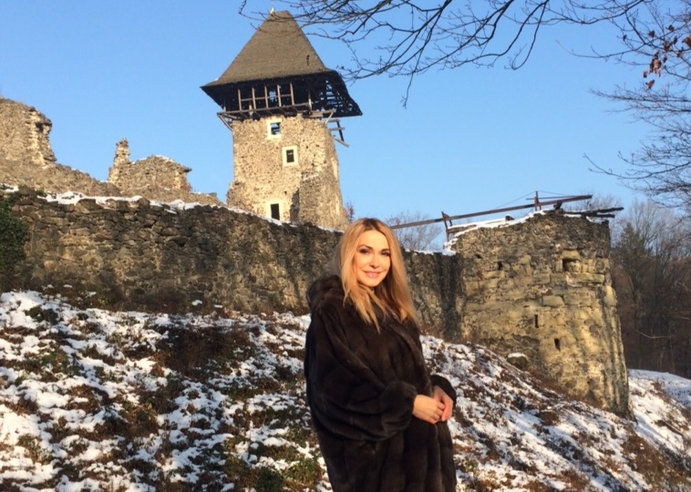 ФОТОФАКТ. "Маргарита" Ольга Сумська навідалася до Невицького замку