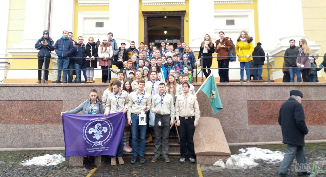 Скаути зі Словаччини передали на Закарпатті Вифлеємський вогонь миру українським колегам (ФОТО)