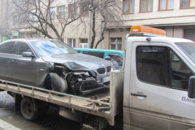 В Ужгороді єгиптянин зіткнувся з двома авто і втік