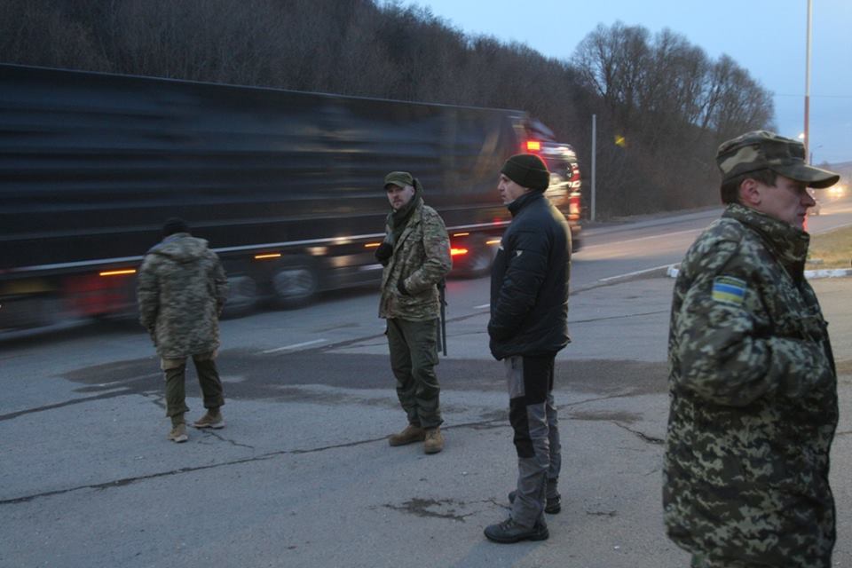 У Нижніх Воротах спокійно, російських машин немає – міліція (ФОТО, ВІДЕО)