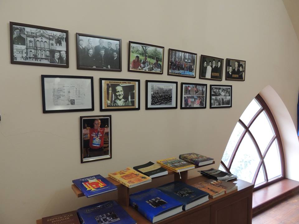 У Берегові до кінця лютого триватиме оригінальна фотовиставка "Синагоги східно-центральної Європи, 1781-1944" (ФОТО)