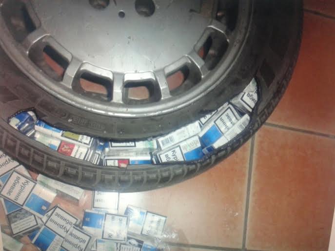 На Закарпатті затримали угорця, який намагався перевезти через кордон сигарети в запасному колесі автомобіля (ФОТО)