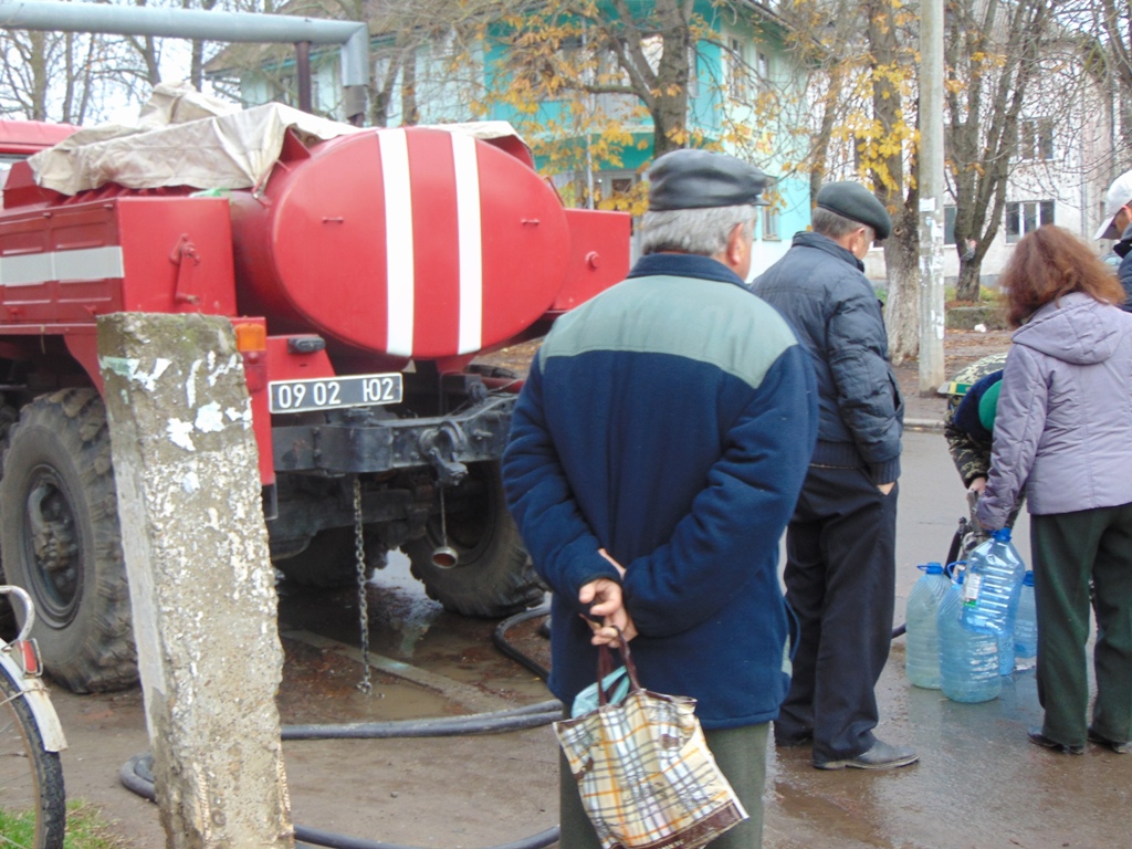 У Чопі через закаламучення річок знову розвозять питну воду