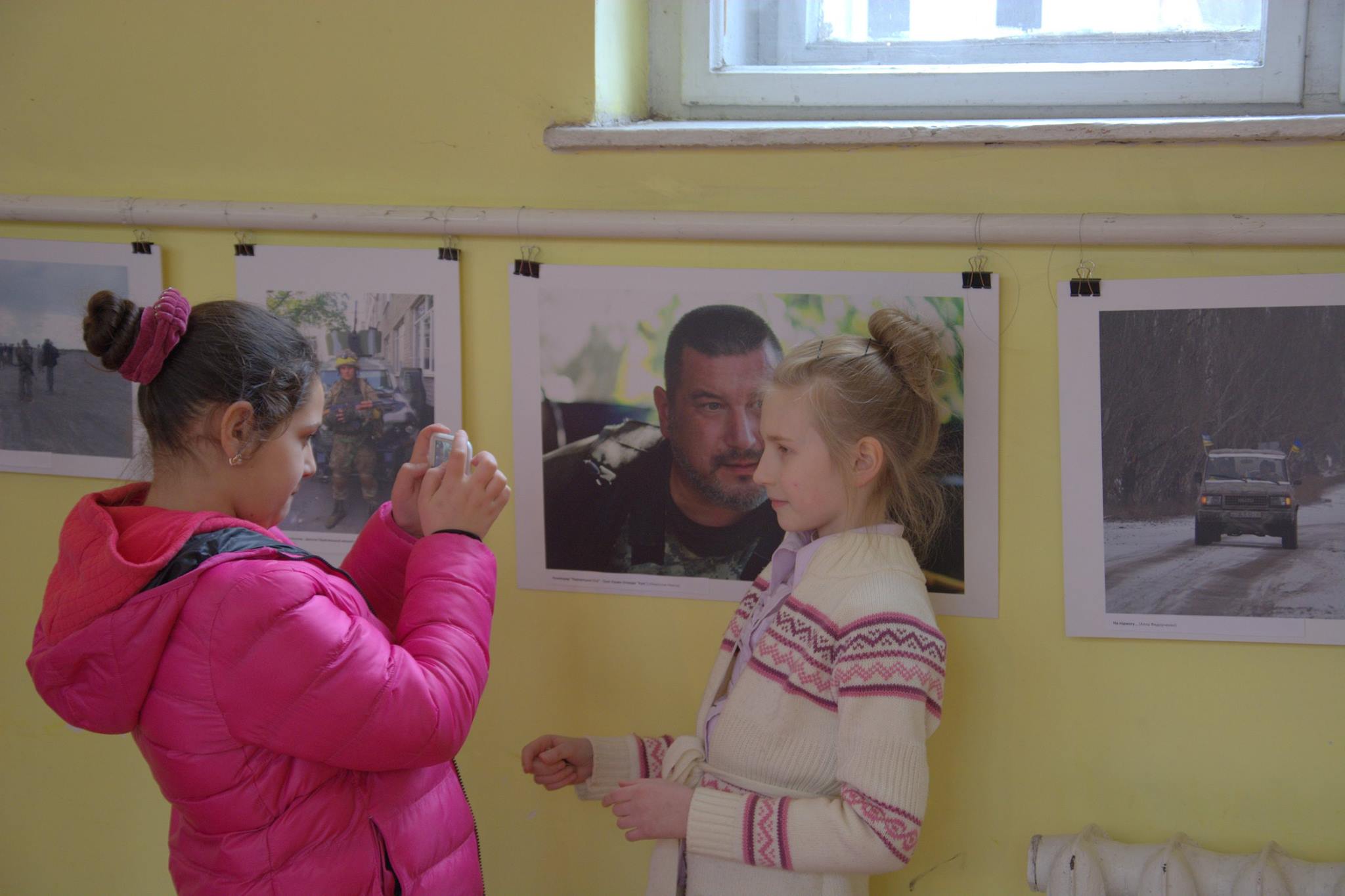 До дня спротиву російській окупації у Перечині відкрили фотовиставку "Війна за мир"(ФОТО)