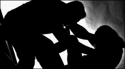 Мукачівець під час сімейної сварки побив дружину й накинувся на поліцейських, які приїхали на виклик