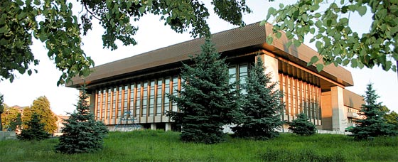 З нагоди ювілею муздрамтеатру в Ужгороді презентують "Театральну бесіду"