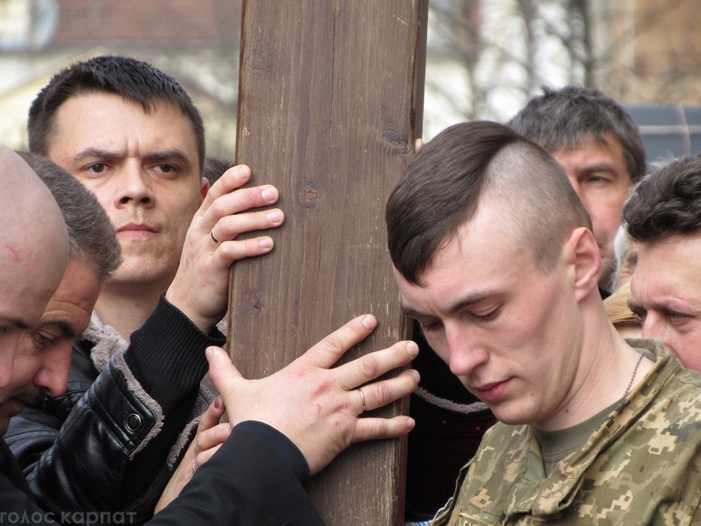 Вулицями Мукачева пройшов масовий Хресний хід (ФОТО, ВІДЕО)