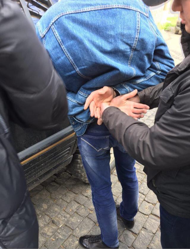 Стосовно затриманого на хабарі на Закарпатті прикордонника розпочато досудове розслідуванння