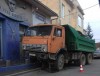 ФОТОФАКТ. В Ужгороді КамАЗ влетів у перукарню "Руки-ножиці"