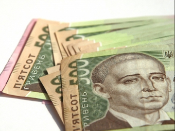 Реальна зарплата закарпатців у лютому скоротилася на 5%