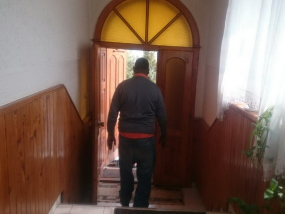 На Закарпатті в готелі виявили п'ятьох афганців та п'ятьох сомалійців (ФОТО, ВІДЕО) 