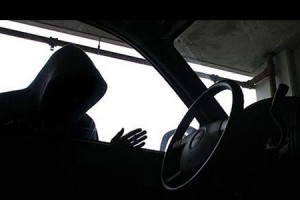 На Великоберезнянщині у чоловіка викрали "Фольксваген", поки він пив каву