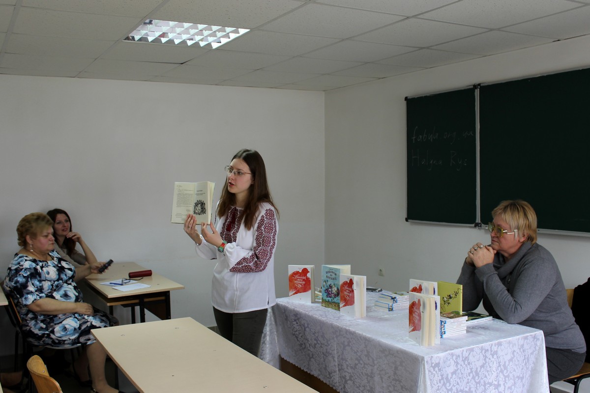 Львівська письменниця читала книжки ужгородським студентам (ФОТО)