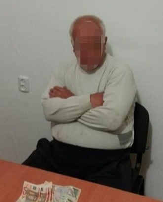 У Берегові на хабарі затримали голову однієї з сільрад району (ФОТО)