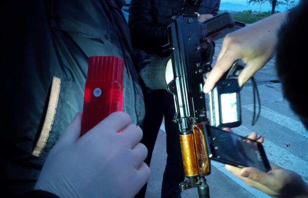 Разом з автоматом "на продаж" у закарпатця на Хустщині вилучили набої, вирішується питання запобіжного заходу (ВІДЕО)