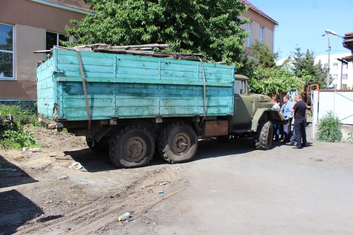 У Мукачеві муніципальна поліція облаштовує штрафмайданчик для автомобілів