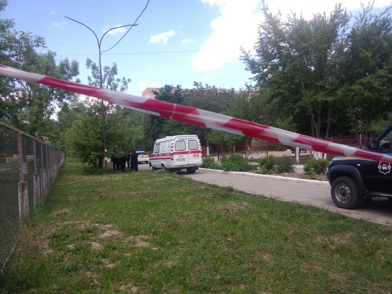 В Ужгороді в час складання тестів ЗНО анонім повідомив про замінування школи №19 (ФОТО)