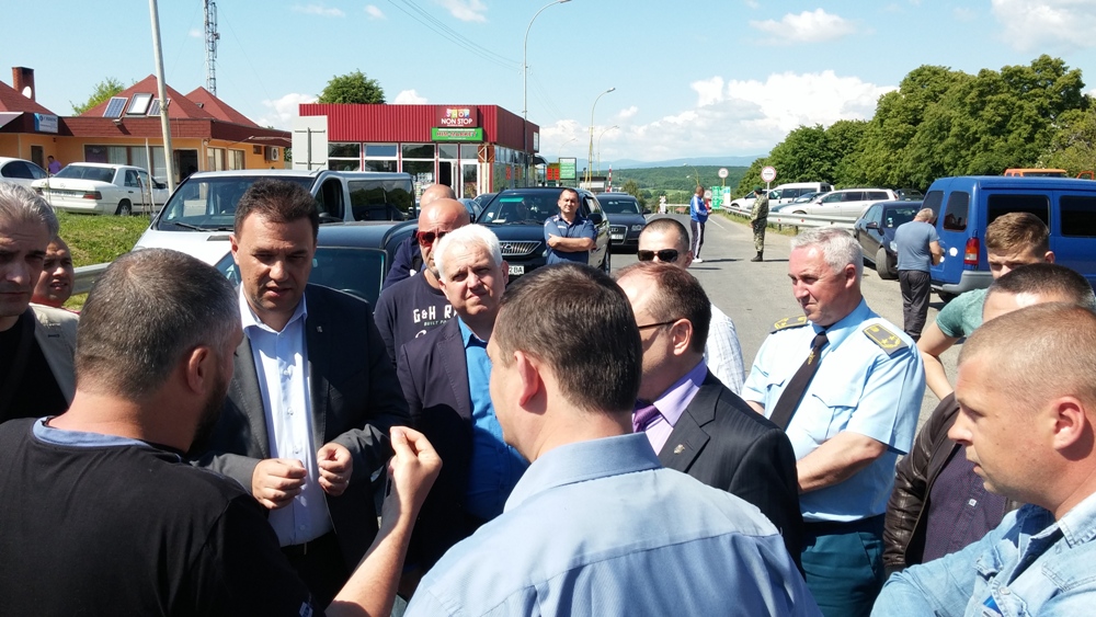Гройсману і Парубію нагадали про потребу вирішення питання "пересічників" на Закарпатті (ДОКУМЕНТ)