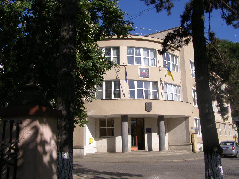 Хустська міськрада на засіданні погодила фінансування ремонту вулиць і реконструкції будівель міліції та СБУ