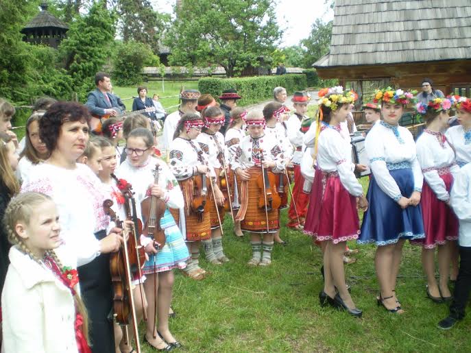 З нагоди Міжнародного дня музеїв в обласному скансені в Ужгороді відбувся "Веселковий передзвін" (ФОТО)