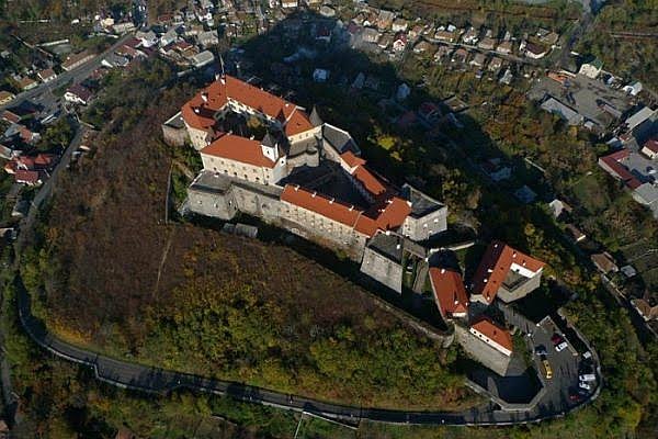 Біля підніжжя Замкової гори у Мукачеві облаштують автостоянку