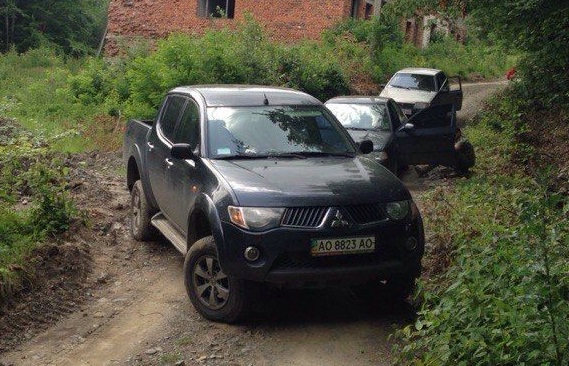 На Перечинщині підприємець перегородив автівкою дорогу лісівникам, що здійснювали інвентаризацію лісу (ФОТО)
