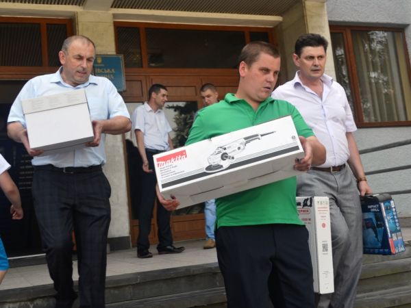 Черговий вантаж із продовольством та обладнанням відправили з Тячівщини на передову 