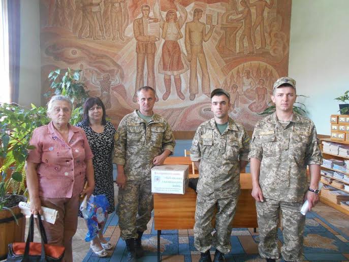 У Мукачеві триває акція "Бібліотека українського воїна" у підтримку бійців АТО (ФОТО)