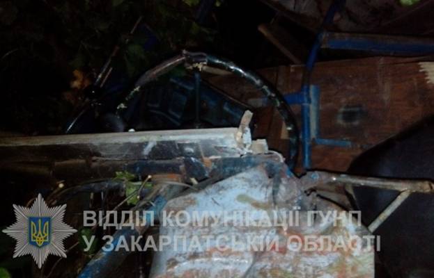 На Міжгірщині саморобне авто із львівськими молодятами скотилося з гори Гемби (ОНОВЛЕНО) (ФОТО)
