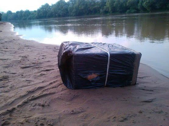 На Закарпатті біля кордону з Румунією виявили 2 пакунки контрабандних сигарет