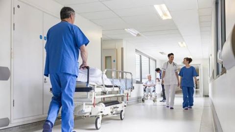 На Закарпатті чоловік звинувачує медиків Мукачівської ЦРЛ у смерті сина