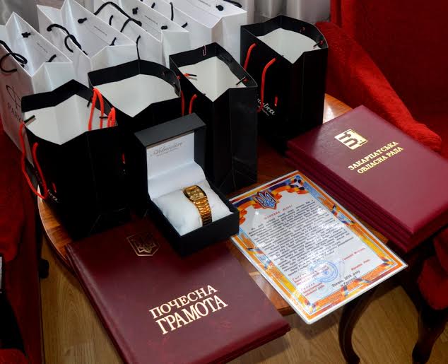 В Ужгороді нагородили випускників шкіл, які за результатами цьогорічного ЗНО показали найкращі результати (ФОТО)