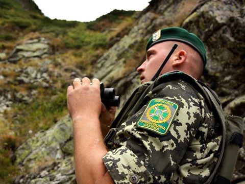 На Закарпатті затримали українця, який намагвся пішки потрапити через кордон у країну зі Словаччини