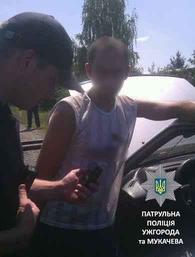 На Закарпатті таксист поцупив у свого пасажира гроші та документи (ФОТО)