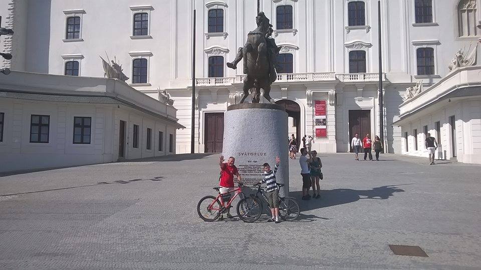 Хворий на гемофілію 12-річний Андрій Закутній з батьком з Мукачева продовжують велопробіг до Берліна (ФОТО)