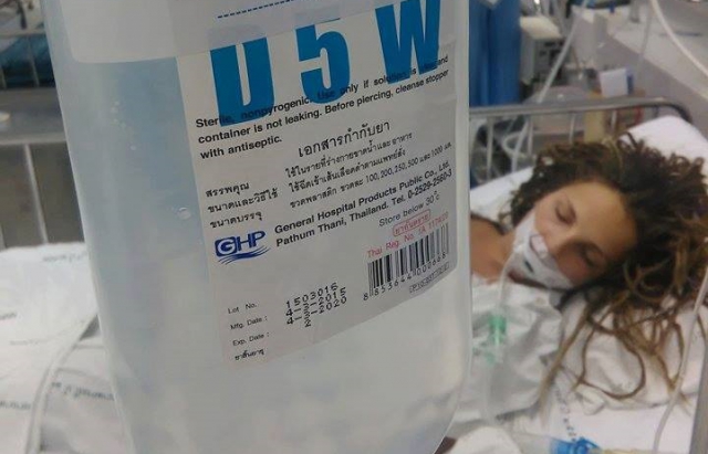 Мукачівська художниця Юлія Миронова перебуває у критичному стані в лікарні в Таїланді