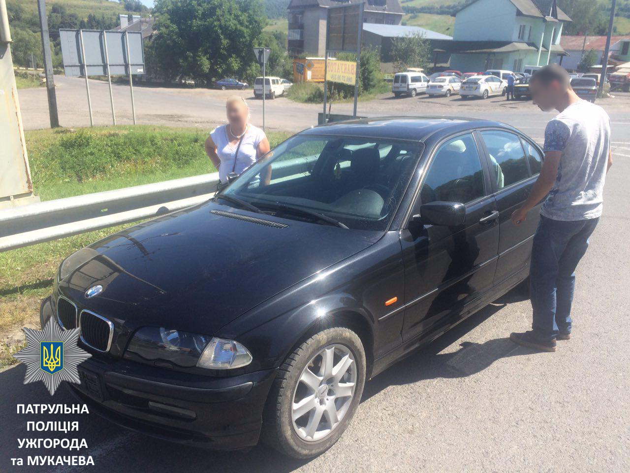 На посту в Нижніх Воротах за орієнтуванням затримали двох жінок і чоловіка, підозрюваних у шахрайстві (ФОТО)