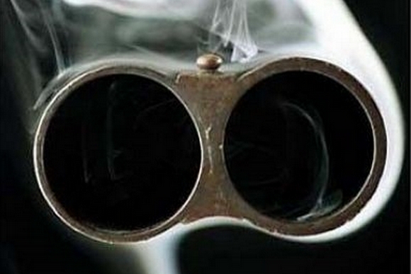 На Мукачівщині п'яний батько двічі стріляв у власну доньку, жінка в лікарні з пораненнями