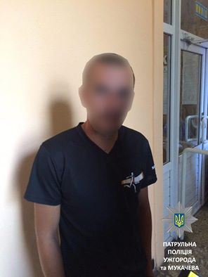 У Мукачеві двоє нападників увірвалися до літньої жінки і, вдаривши в обличчя, забрали гроші