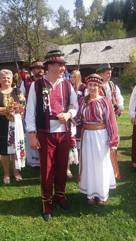 Москаль відпрацював весільним генералом на несправжньому закарпатському весіллі (ФОТО)