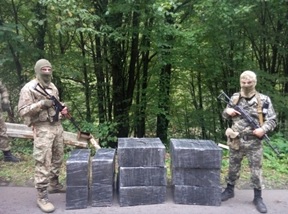 На Закарпатті не допустили переміщення до Румунії 20 пакунків з контрабандними сигаретами (ФОТО)