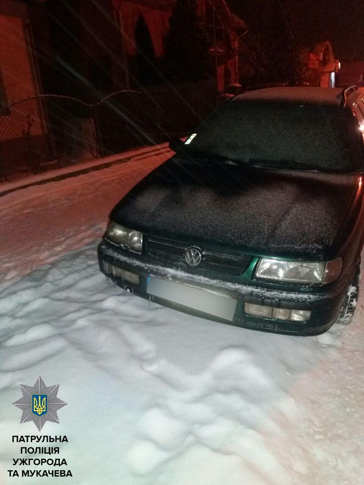 На Закарпатті затримали знервованих водія та пасажира зі вкраденою камеру зовнішнього спостереження в авто (ФОТО) 