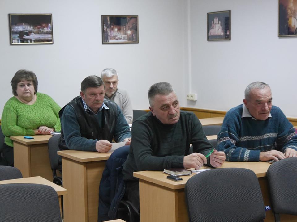В Ужгороді авто, що заважають спецтехніці розчищати вулиці від снігу, за потреби прибиратимуть евакуаторами (ФОТО)
