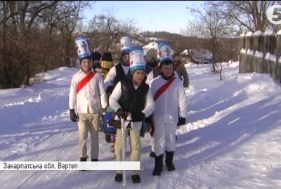 Унікальним Вертепом на Закарпатті пронісся різдвяний вертеп (ВІДЕО)