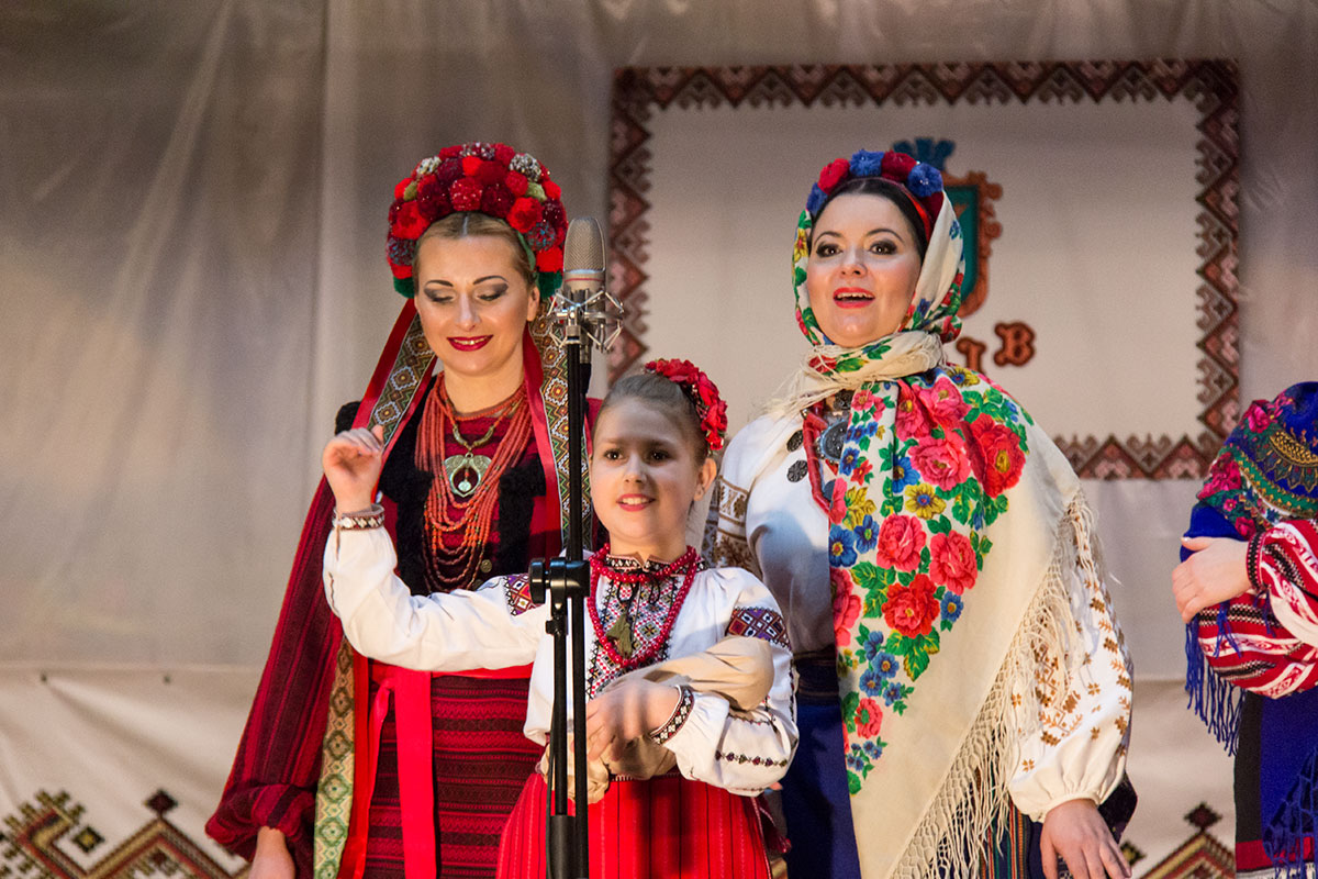 Хор ім. Верьовки потішив ущерть заповнену залу глядачів у Рахові різдвяним концертом (ФОТО)
