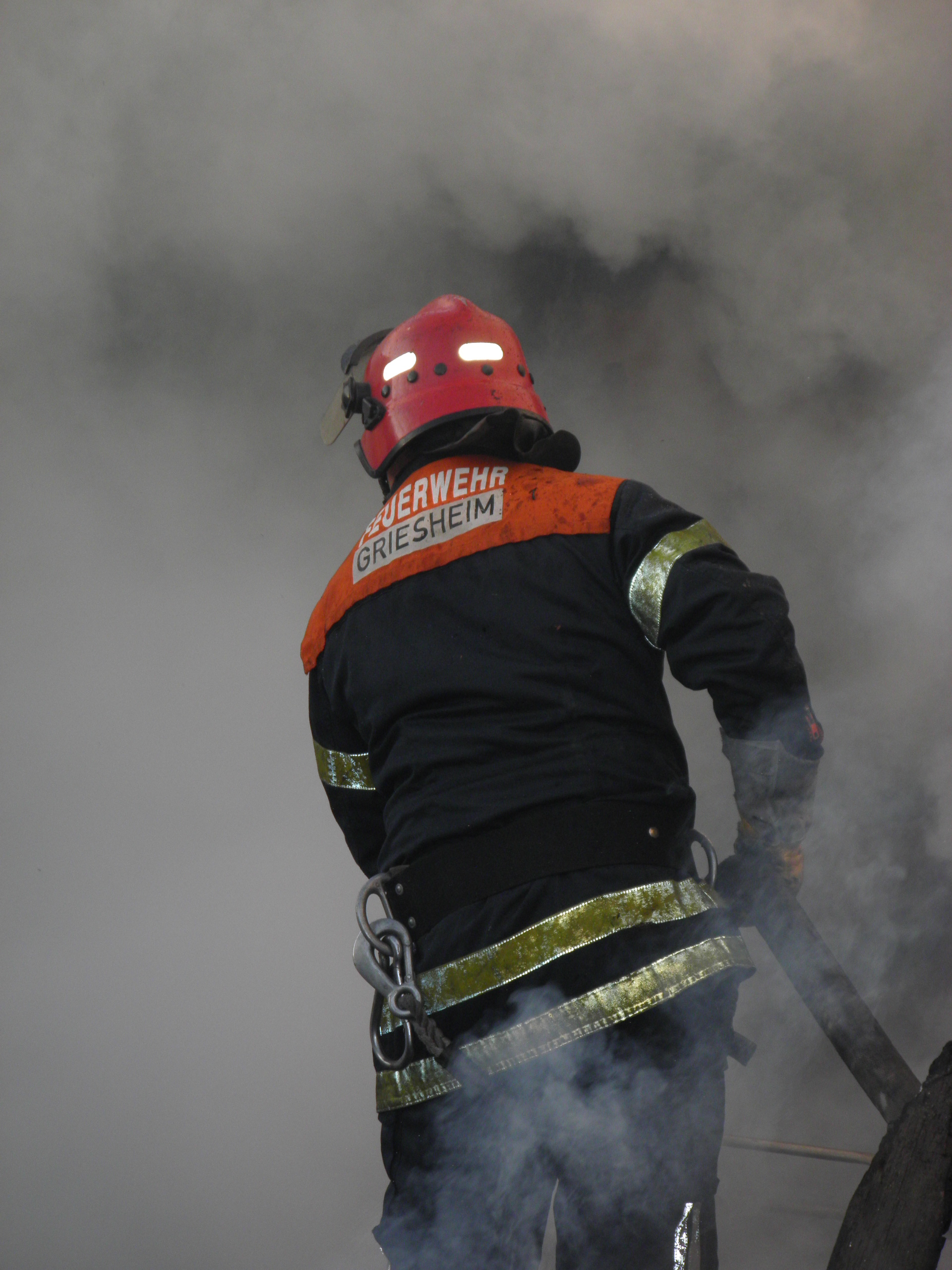 На Міжгірщині в пожежі згоріли хлів, 2 т сіна та 3 т зерна, зате порятовано будинок