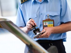 На Закарпатті в українця відібрали "Мерседес", яким той намагався заїхати в країну за підробленим дорученням 