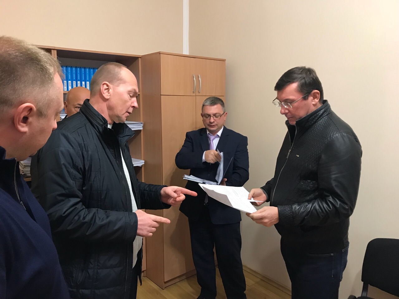 На Тячівщині слідчими ГПУ викрито 8 залів, де незаконно функціонують 90 гральних автоматів (ФОТО, ВІДЕО)
